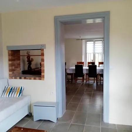 Maison Confortable A Avec Garage. *