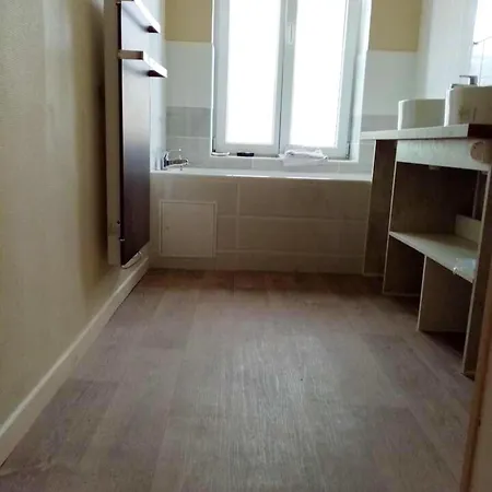 Maison Confortable A Avec Garage.